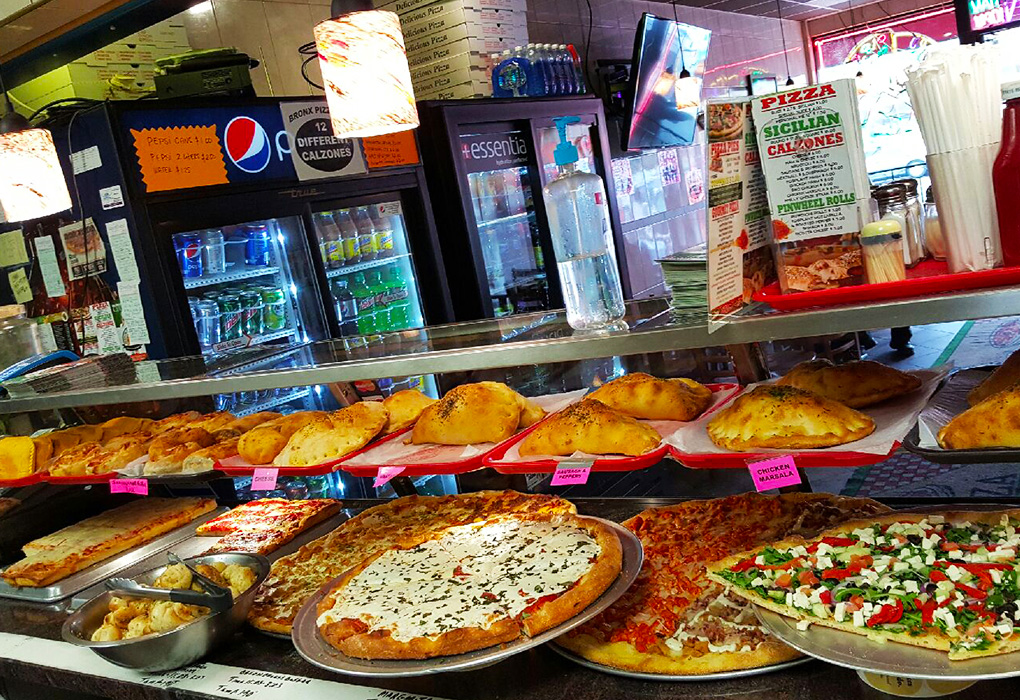 Photo of The Bronx Pizzeria and Restaurant in Bronx City, New York, United States - 5 Picture of Restaurant, Food, Point of interest, Establishment, Meal delivery