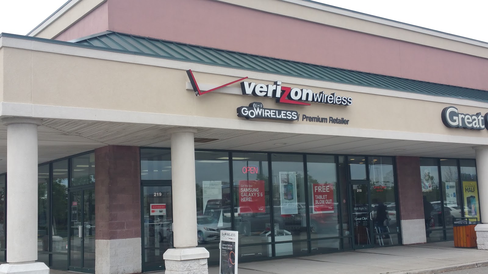 Photo of GoWireless Verizon Premium Retailer in Bayonne City, New Jersey, United States - 2 Picture of Point of interest, Establishment, Store, Electronics store