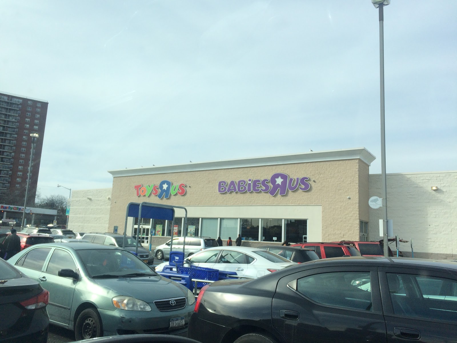 Photo of Toys"R"Us in Bronx City, New York, United States - 1 Picture of Point of interest, Establishment, Store