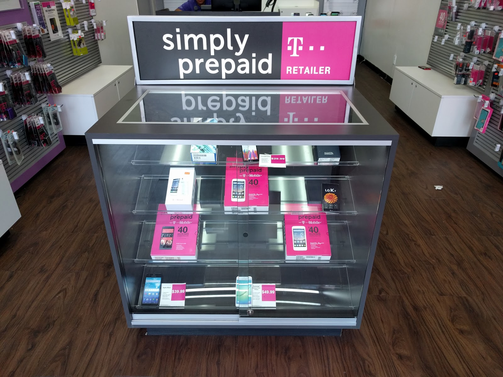Photo of Simply Prepaid in Bronx City, New York, United States - 4 Picture of Point of interest, Establishment, Store, Electronics store