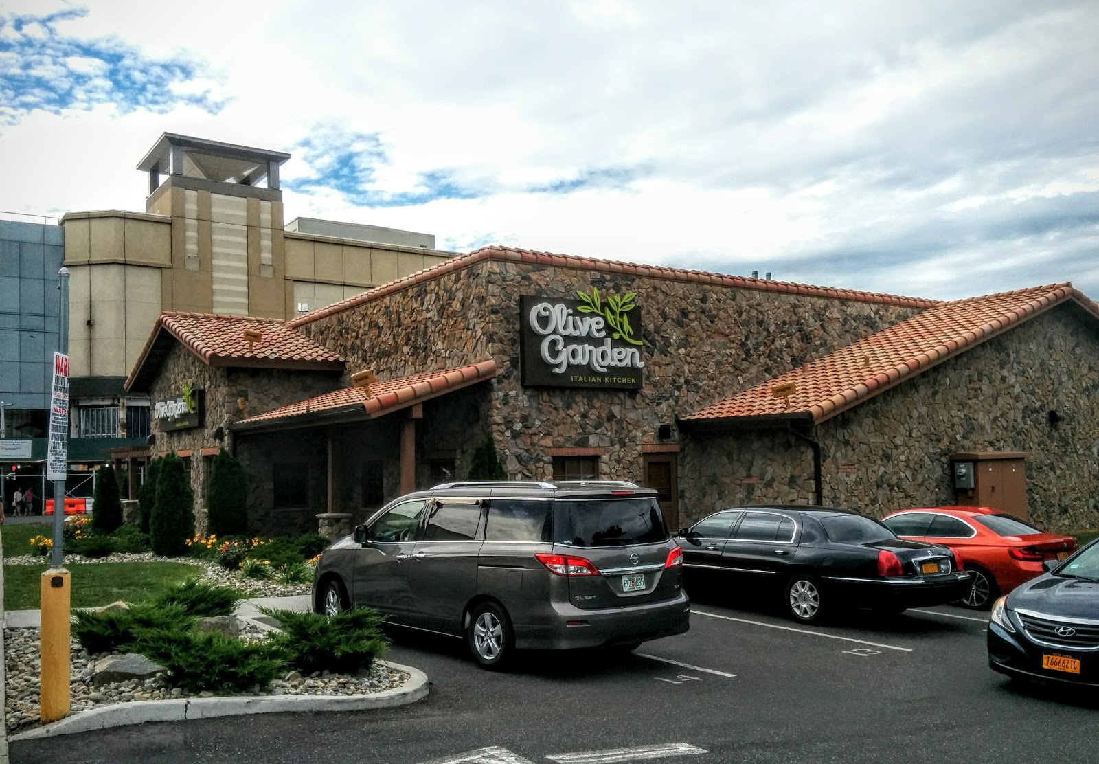 Photo of Olive Garden in Queens City, New York, United States - 1 Picture of Restaurant, Food, Point of interest, Establishment, Meal takeaway