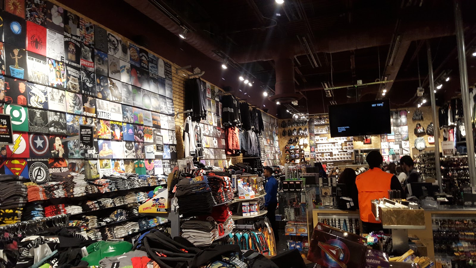 Photo of Hot Topic in Elizabeth City, New Jersey, United States - 1 Picture of Point of interest, Establishment, Store, Clothing store
