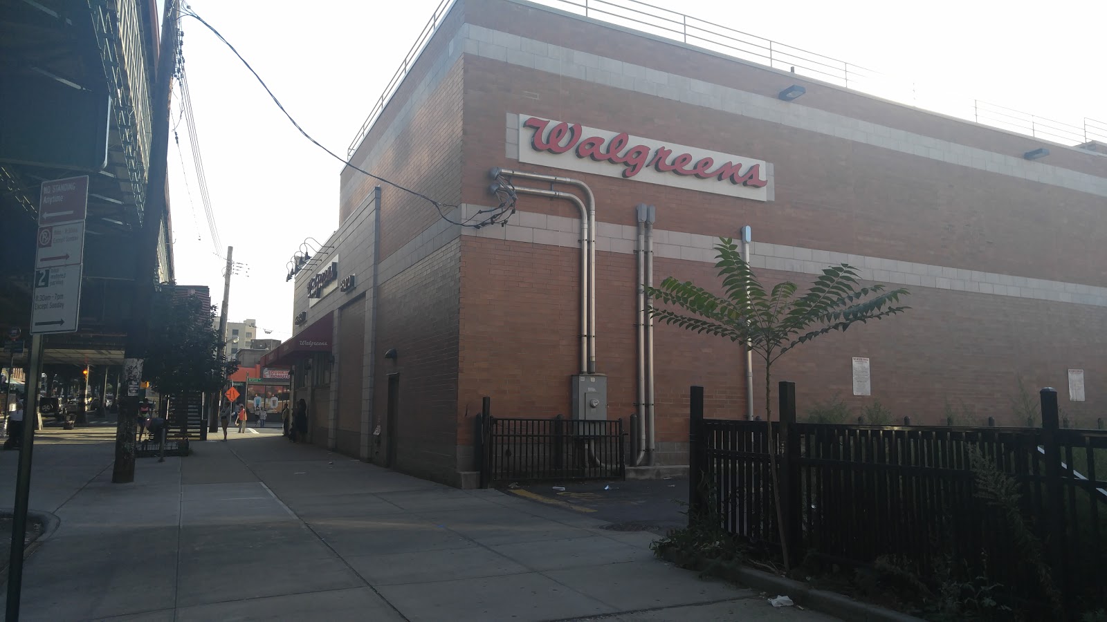 Photo of Walgreens in Bronx City, New York, United States - 4 Picture of Food, Point of interest, Establishment, Store, Health, Convenience store, Home goods store, Clothing store, Electronics store