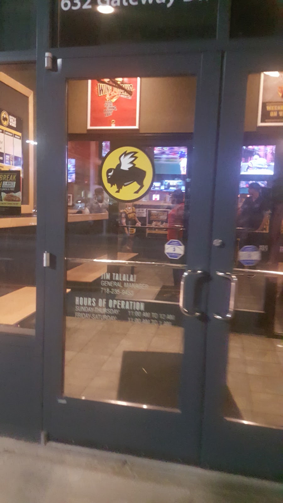 Photo of Buffalo Wild Wings in Brooklyn City, New York, United States - 6 Picture of Restaurant, Food, Point of interest, Establishment, Meal takeaway, Bar