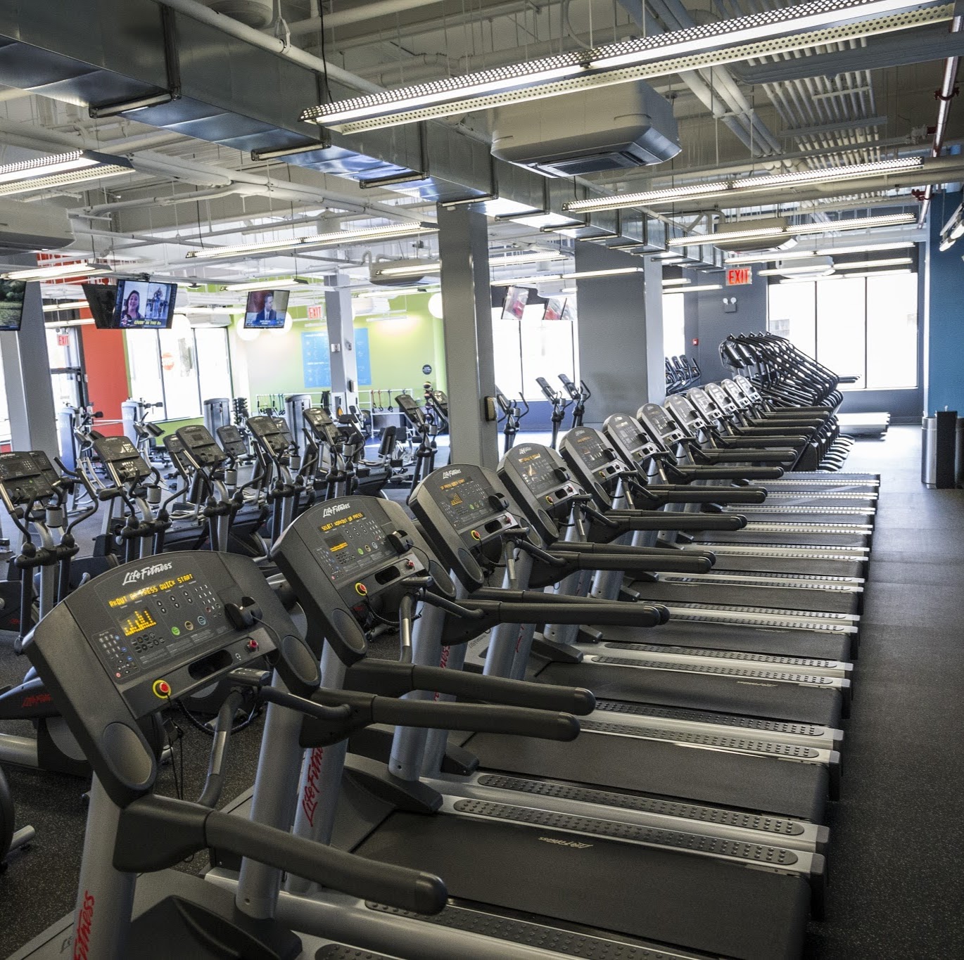 Photo of Blink Fitness Valley Stream in Valley Stream City, New York, United States - 1 Picture of Point of interest, Establishment, Health, Gym