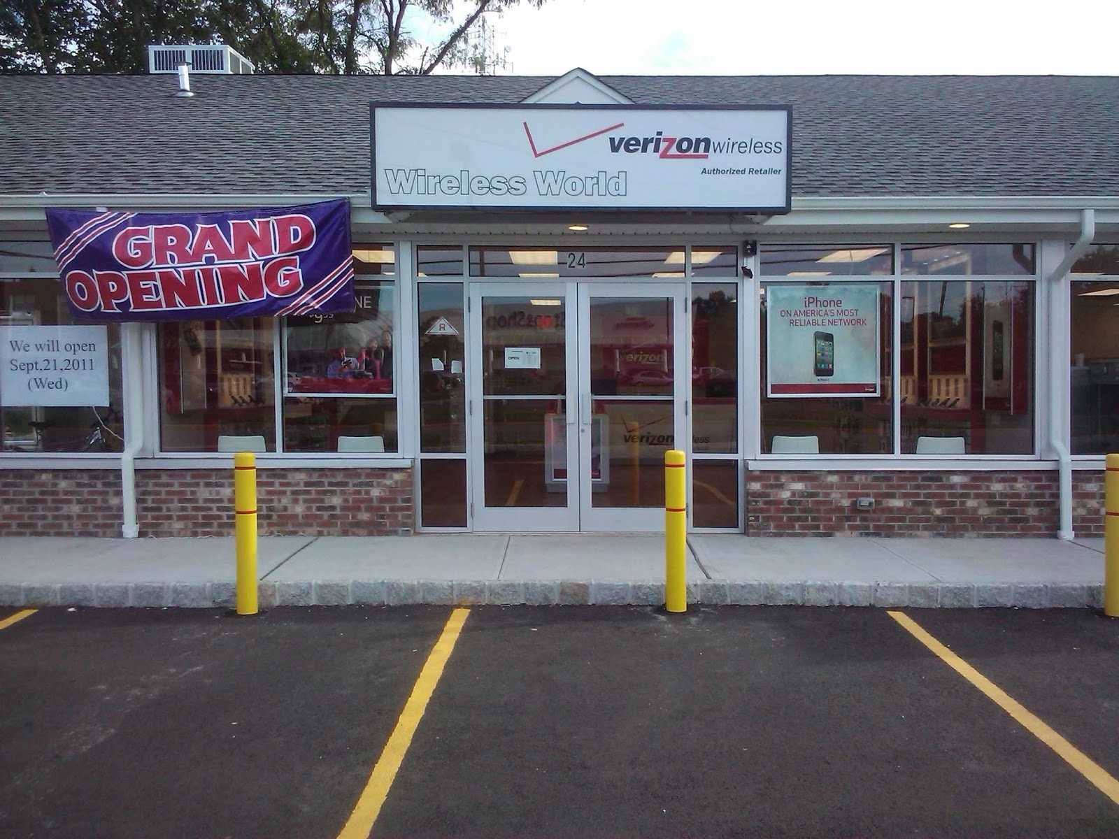 Photo of Verizon Wireless World of Bergenfield in Bergenfield City, New Jersey, United States - 1 Picture of Point of interest, Establishment, Store, Electronics store