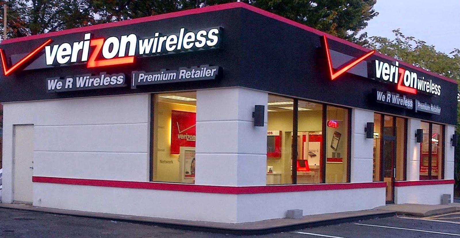 Photo of TCC, Verizon Premium Wireless Retailer in Elmwood Park City, New Jersey, United States - 1 Picture of Point of interest, Establishment, Store, Electronics store