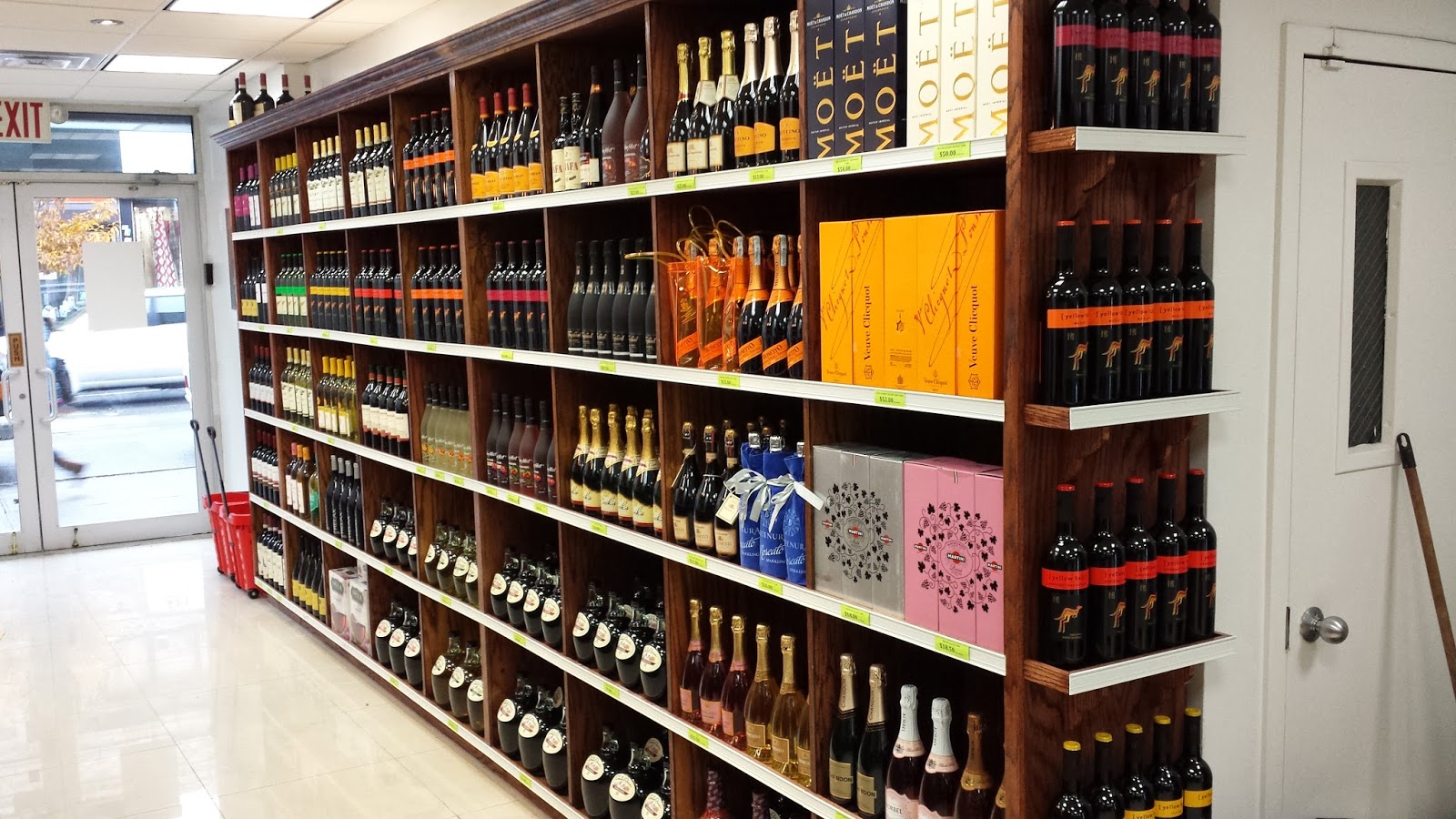 Photo of Ocean Wine & Spirits in New York City, New York, United States - 2 Picture of Food, Point of interest, Establishment, Store, Liquor store