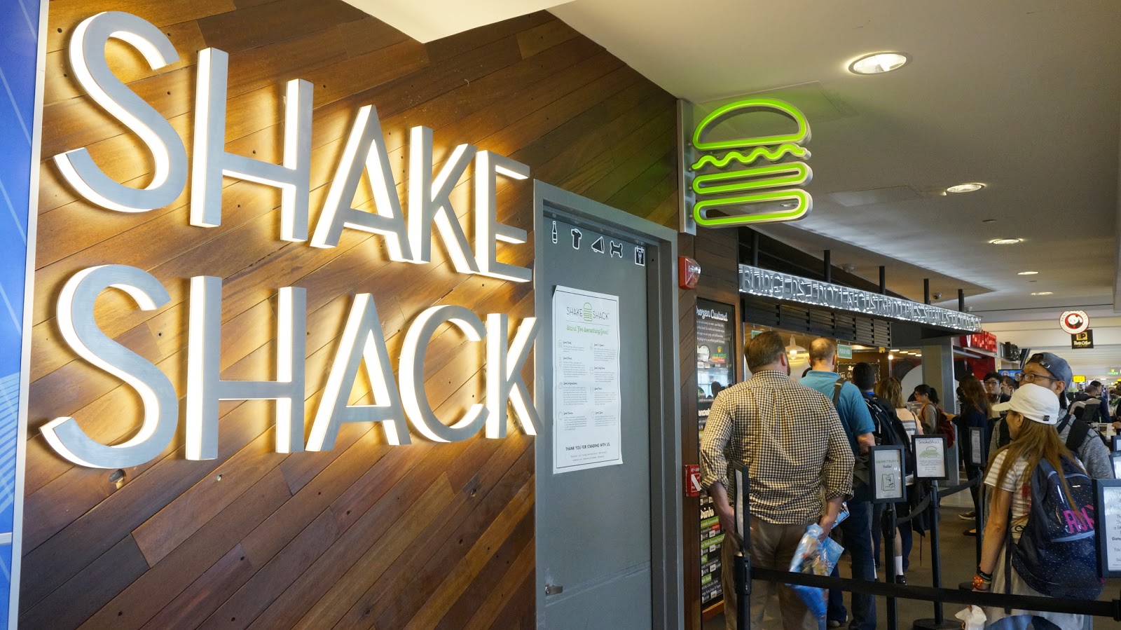 Photo of Shake Shack in Jamaica City, New York, United States - 5 Picture of Restaurant, Food, Point of interest, Establishment, Store, Meal takeaway