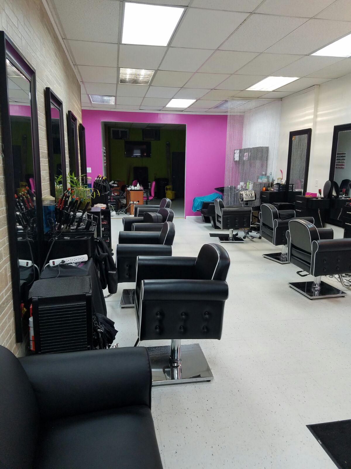 Photo of Divaz cottage in Queens City, New York, United States - 1 Picture of Point of interest, Establishment, Beauty salon