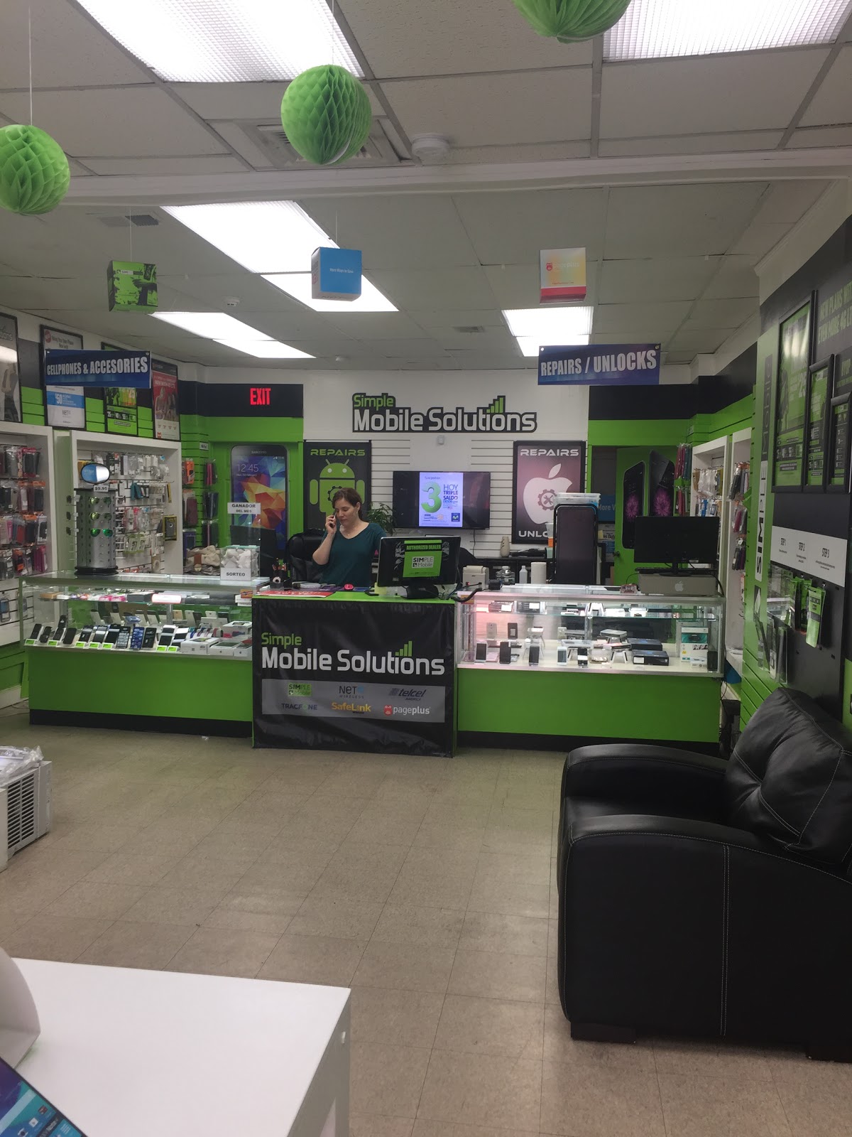 Photo of Simple Mobile Solutions - Cell Phone Plans/ Payment Center / Repair Center in West New York City, New Jersey, United States - 3 Picture of Point of interest, Establishment, Store
