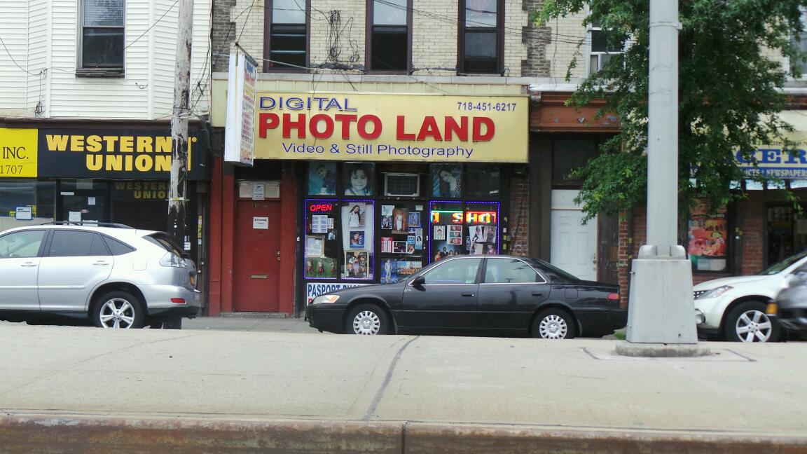 Photo of Digital Photo Land Inc in Queens City, New York, United States - 1 Picture of Point of interest, Establishment, Store, Home goods store, Electronics store