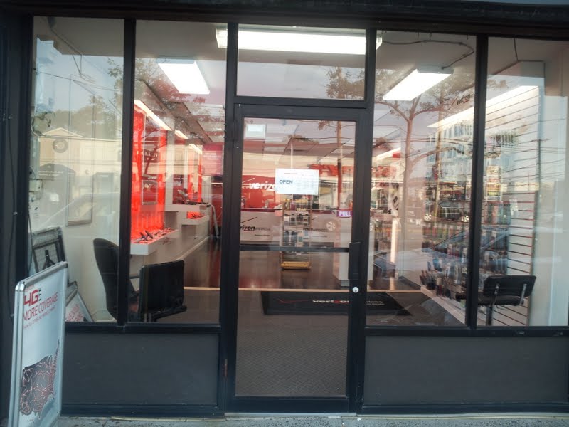 Photo of Verizon Wireless In The Heart Of Rockaway in Rockaway Park City, New York, United States - 2 Picture of Point of interest, Establishment, Store