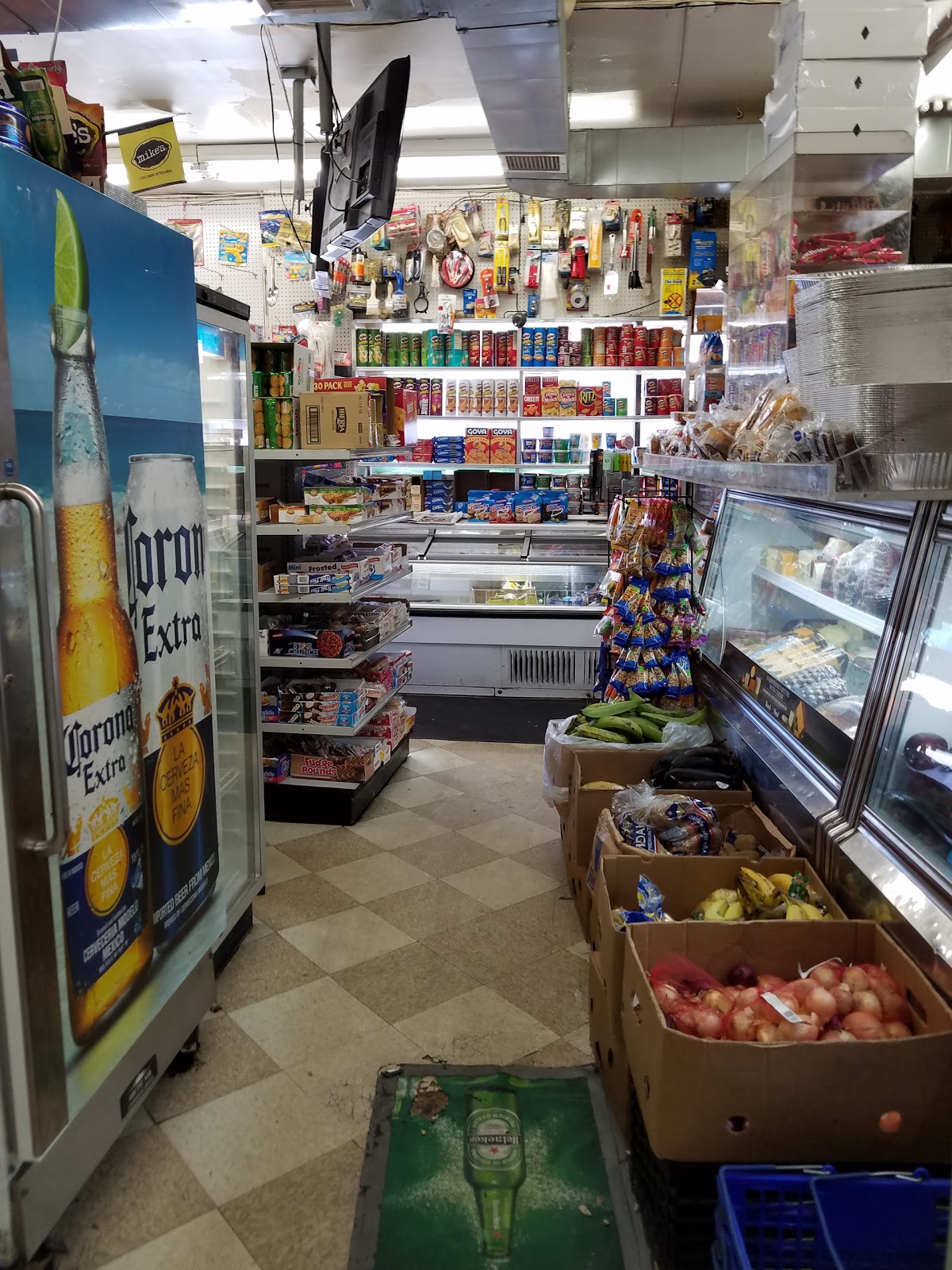 Photo of La Reyna Minimarket Corporation in Bronx City, New York, United States - 1 Picture of Food, Point of interest, Establishment