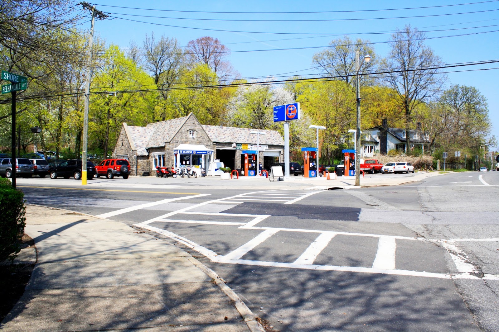 Photo of Manor Auto Service Center Inc in Pelham City, New York, United States - 1 Picture of Food, Point of interest, Establishment, Store, Gas station, Convenience store, Car repair