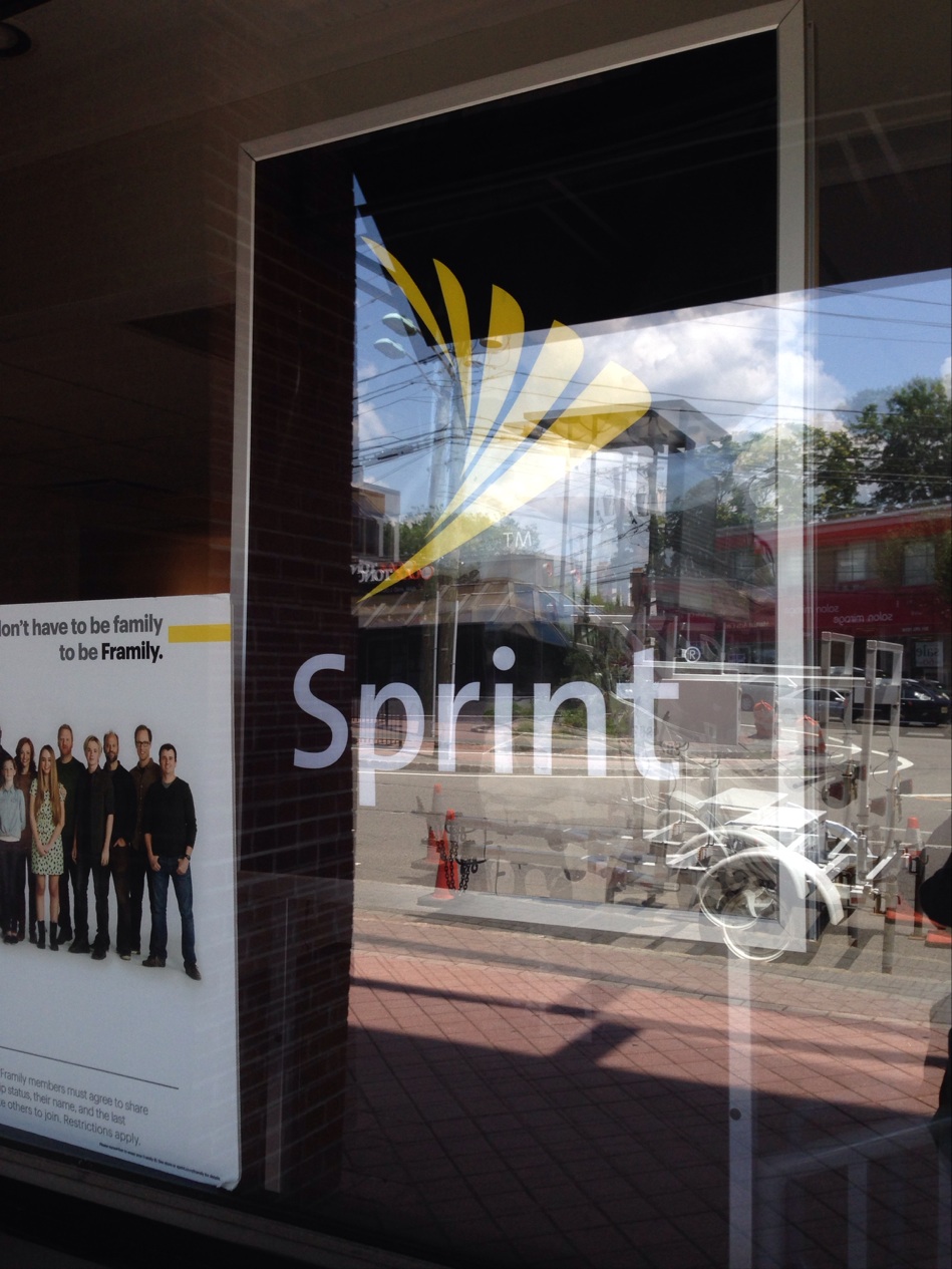 Photo of Sprint Store in Fort Lee City, New Jersey, United States - 1 Picture of Point of interest, Establishment, Store, Electronics store