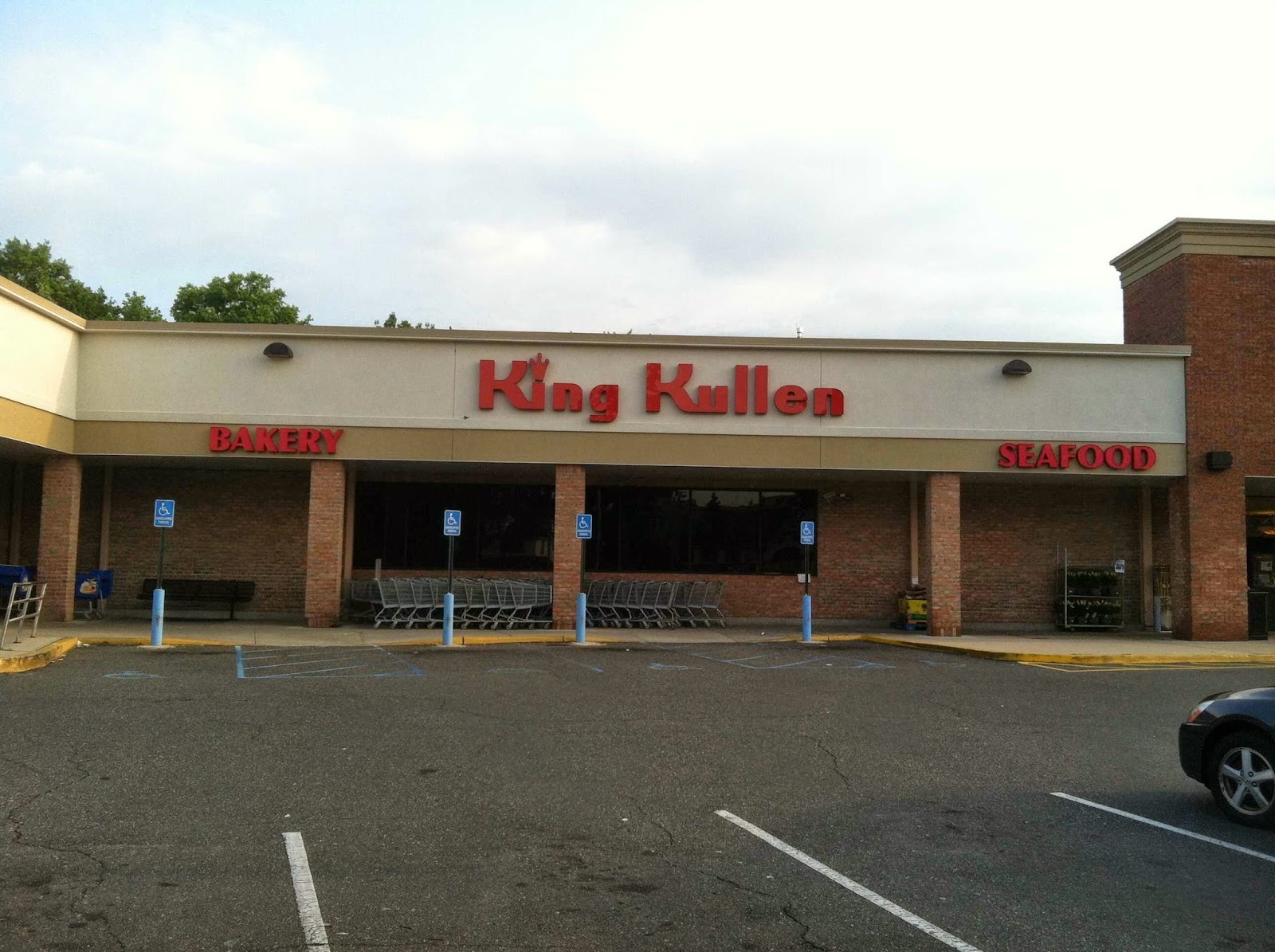 Photo of King Kullen in Glen Cove City, New York, United States - 1 Picture of Food, Point of interest, Establishment, Store, Grocery or supermarket, Bakery