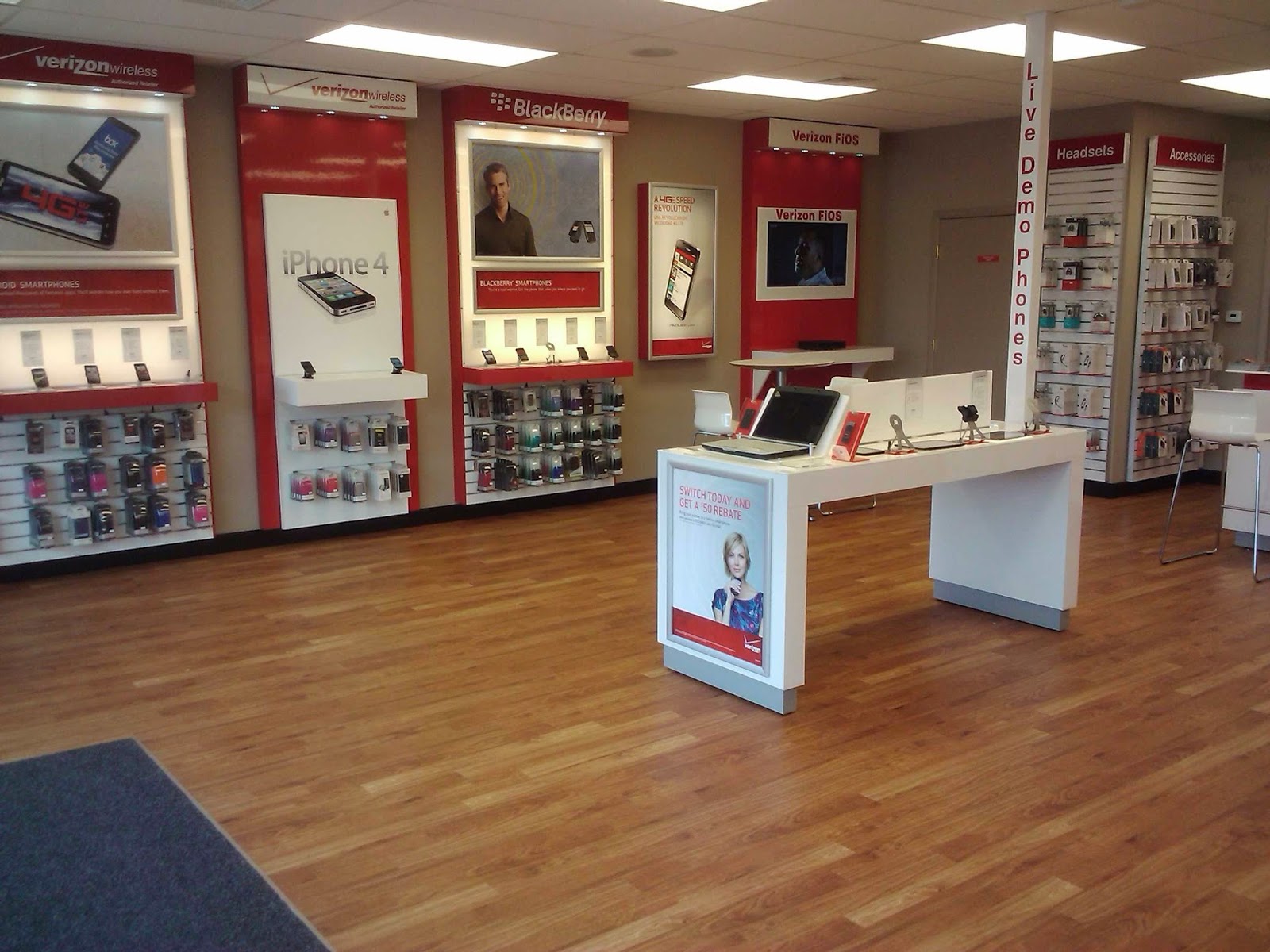 Photo of Verizon Wireless World of Bergenfield in Bergenfield City, New Jersey, United States - 2 Picture of Point of interest, Establishment, Store, Electronics store