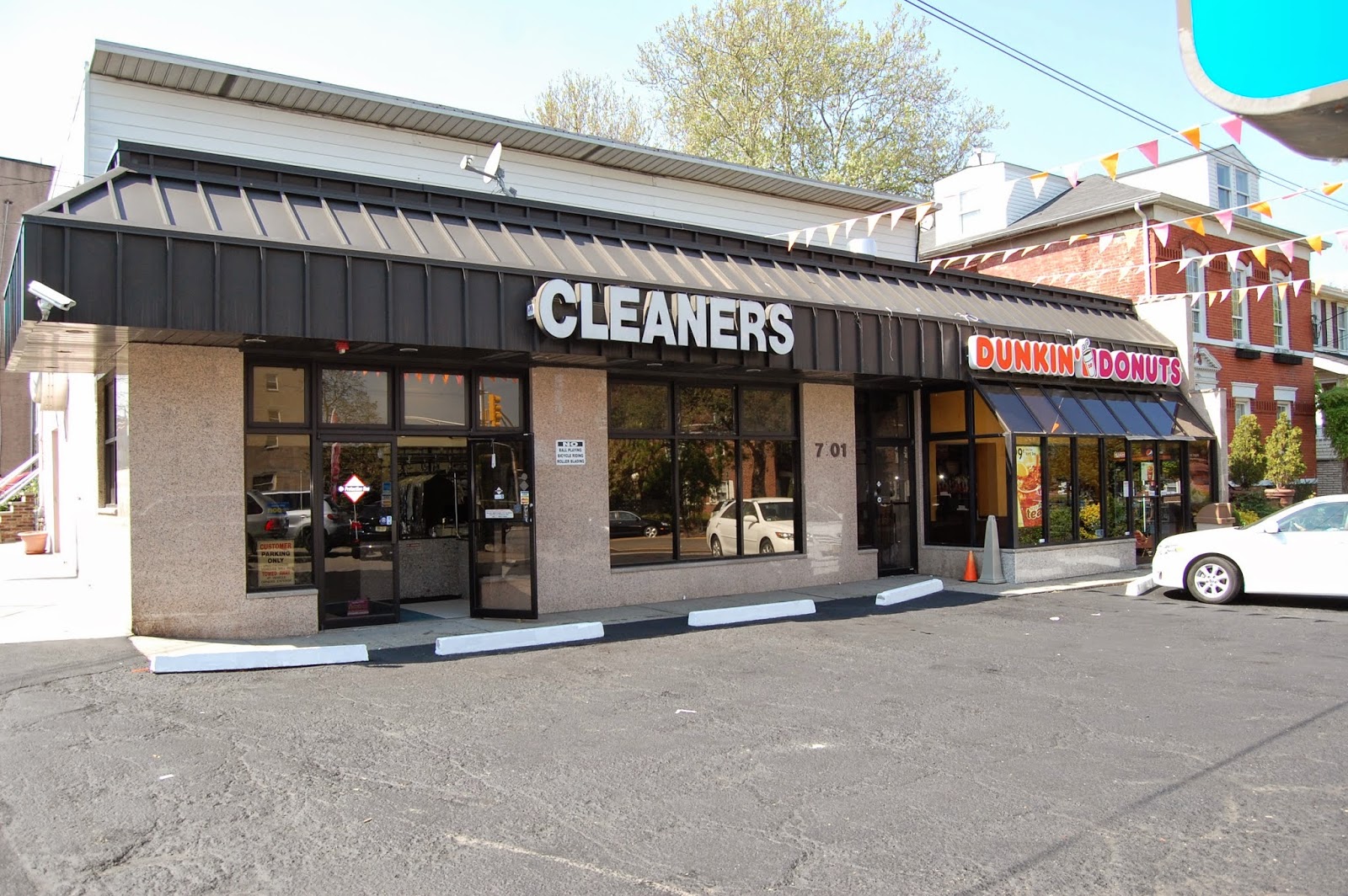 Photo of Daisy Organic Cleaners in Guttenberg City, New Jersey, United States - 6 Picture of Point of interest, Establishment, Laundry