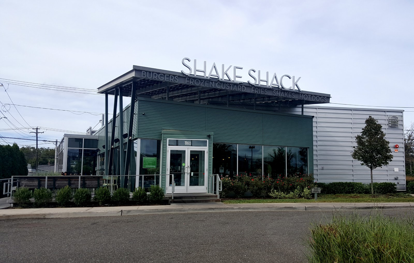 Photo of Shake Shack in Garden City, New York, United States - 8 Picture of Restaurant, Food, Point of interest, Establishment, Store, Meal takeaway