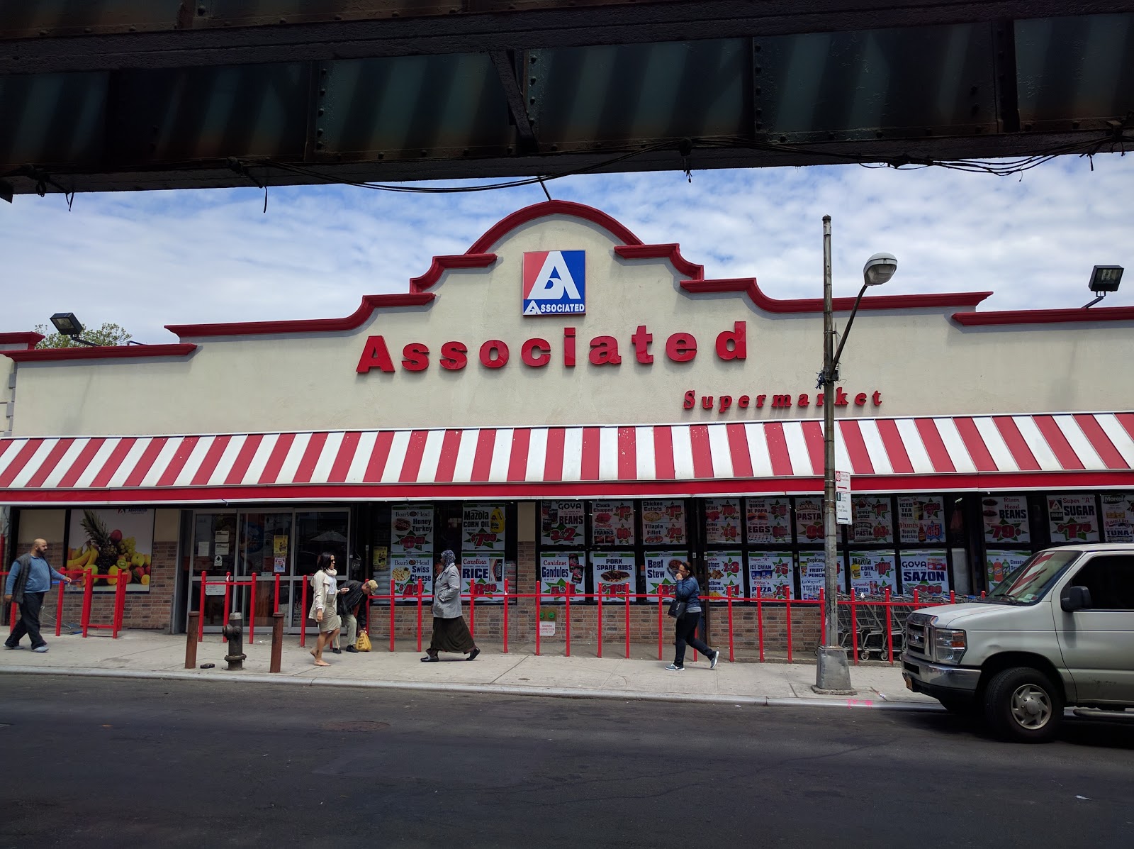 Photo of Associated Supermarket in New York City, New York, United States - 1 Picture of Food, Point of interest, Establishment, Store, Grocery or supermarket