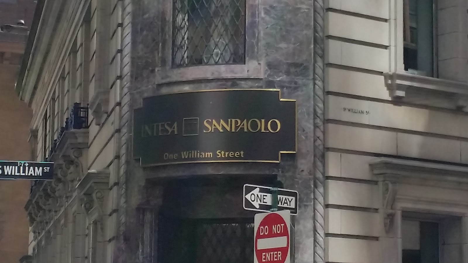 Photo of Intesa Sanpaolo S.p.A., New York Branch in New York City, New York, United States - 2 Picture of Point of interest, Establishment, Finance, Atm, Bank