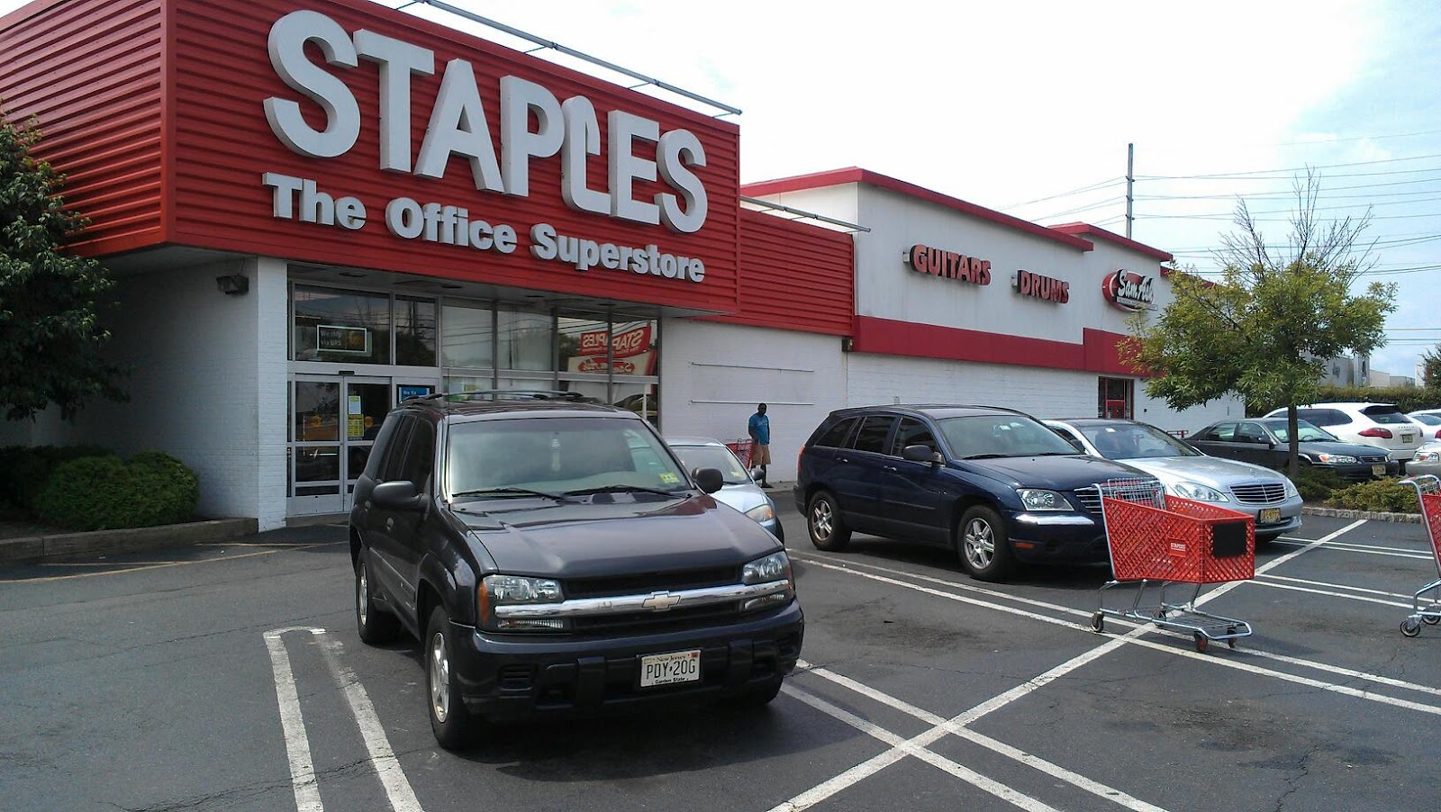 Photo of Staples in Springfield Township City, New Jersey, United States - 1 Picture of Point of interest, Establishment, Store, Home goods store, Electronics store, Furniture store