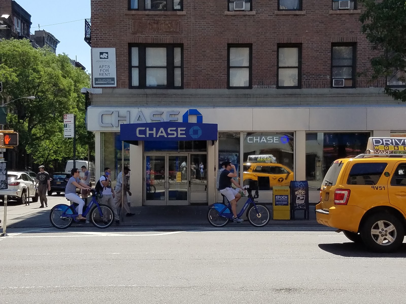 Photo of Chase Bank in New York City, New York, United States - 1 Picture of Point of interest, Establishment, Finance, Atm, Bank