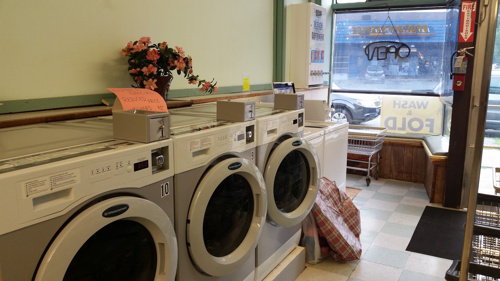 Photo of Perfect Wash Laundromat in Essex County City, New Jersey, United States - 2 Picture of Point of interest, Establishment, Laundry