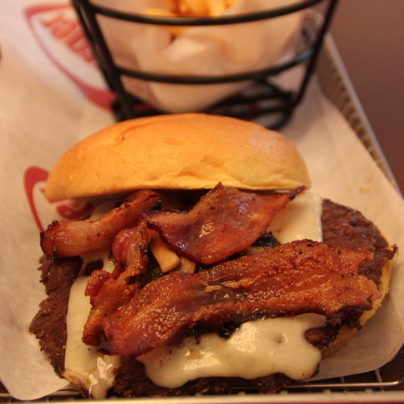 Photo of Smashburger in Hackensack City, New Jersey, United States - 3 Picture of Restaurant, Food, Point of interest, Establishment