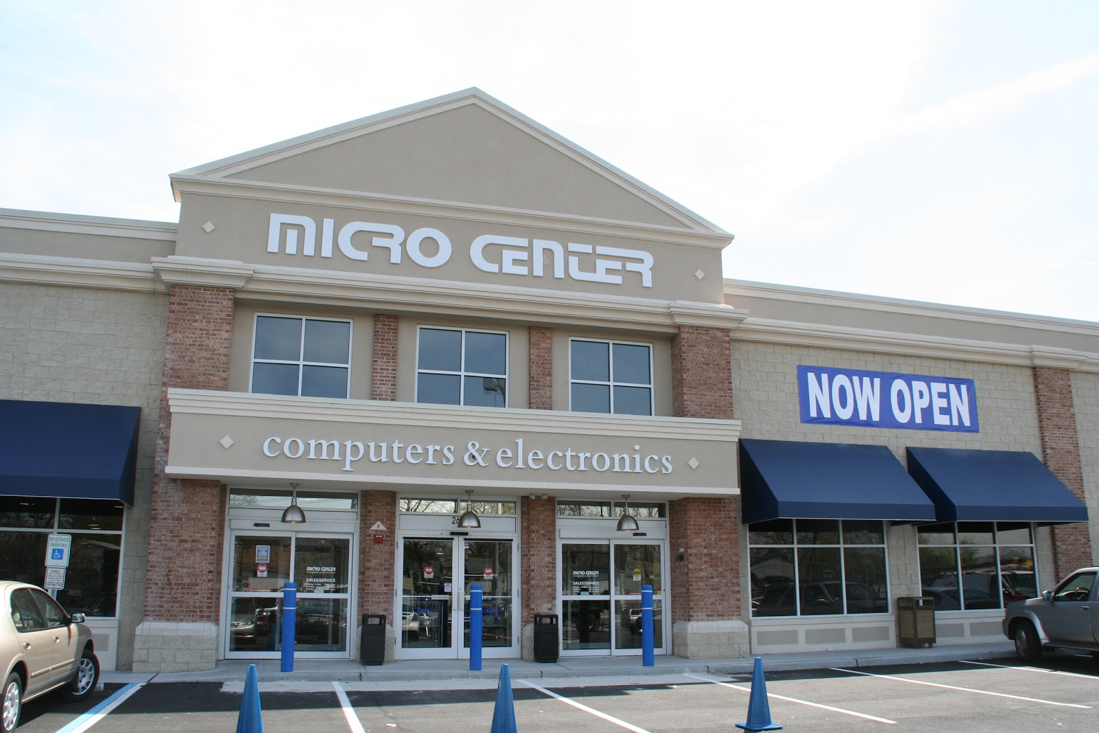 Photo of Micro Center in Paterson City, New Jersey, United States - 10 Picture of Point of interest, Establishment, Store, Electronics store