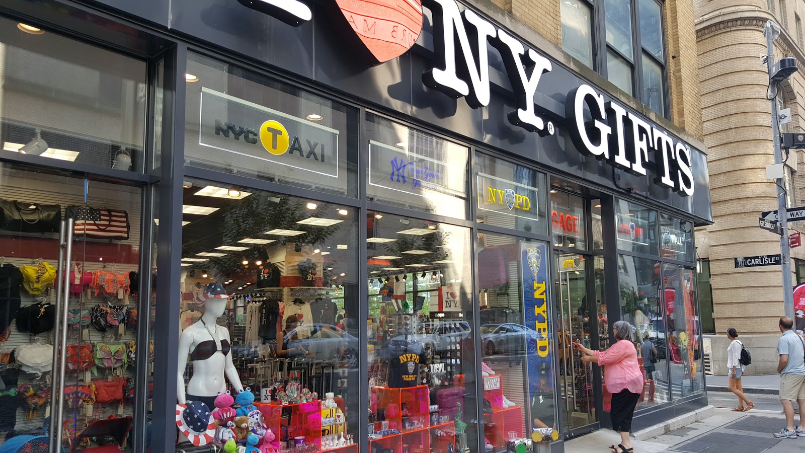 Photo of ILoveNY Gifts in New York City, New York, United States - 2 Picture of Point of interest, Establishment, Store