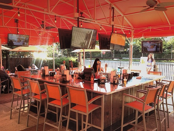 Photo of Hooters in Fresh Meadows City, New York, United States - 3 Picture of Restaurant, Food, Point of interest, Establishment