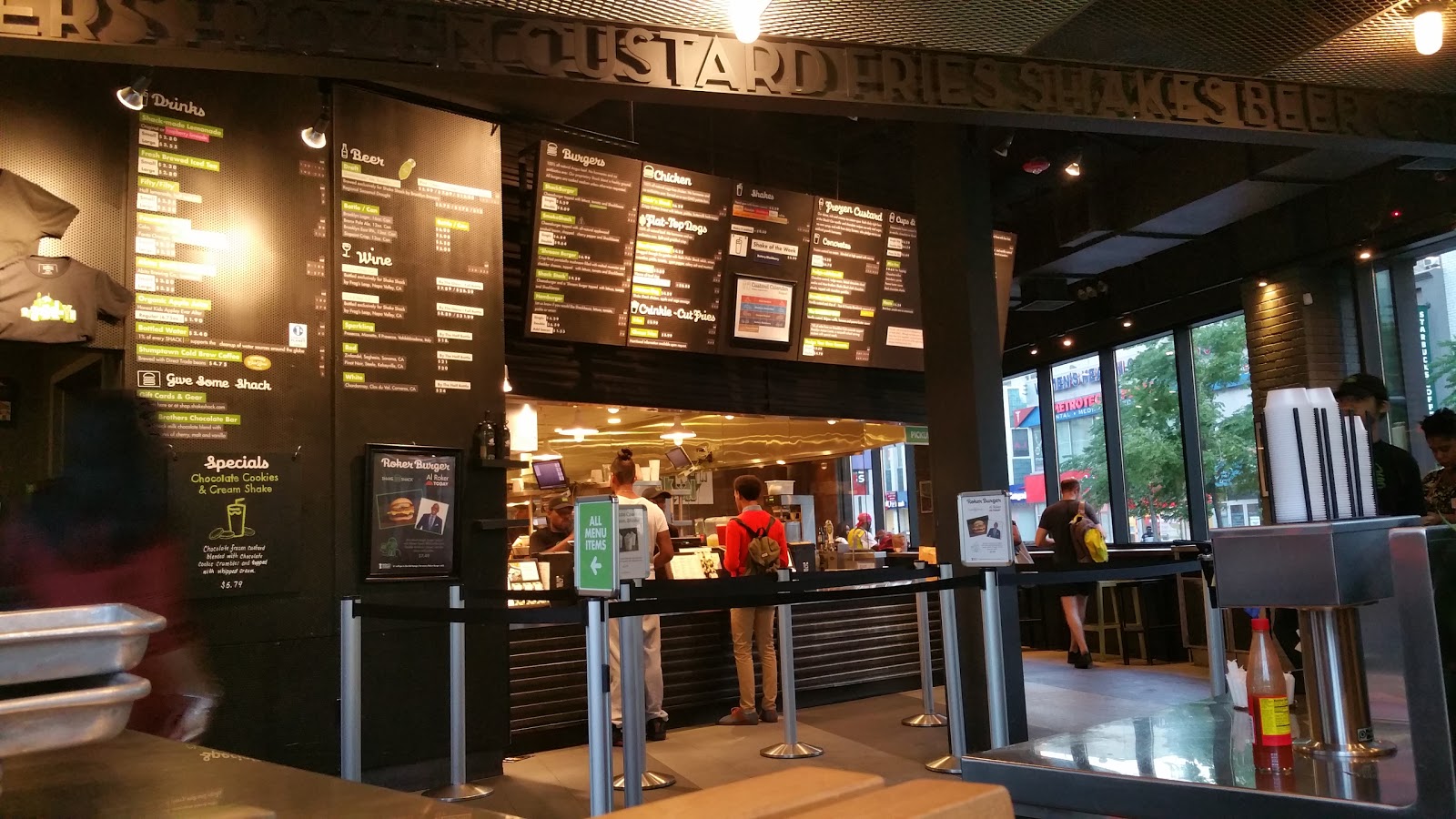 Photo of Shake Shack in Kings County City, New York, United States - 2 Picture of Restaurant, Food, Point of interest, Establishment, Store