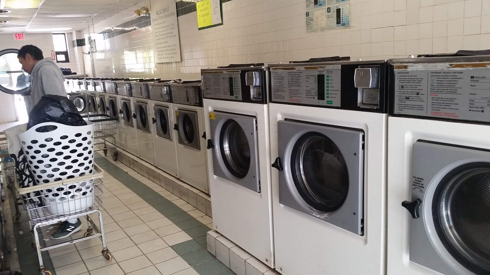 Photo of Modern Launderette in Teaneck City, New Jersey, United States - 9 Picture of Point of interest, Establishment, Laundry