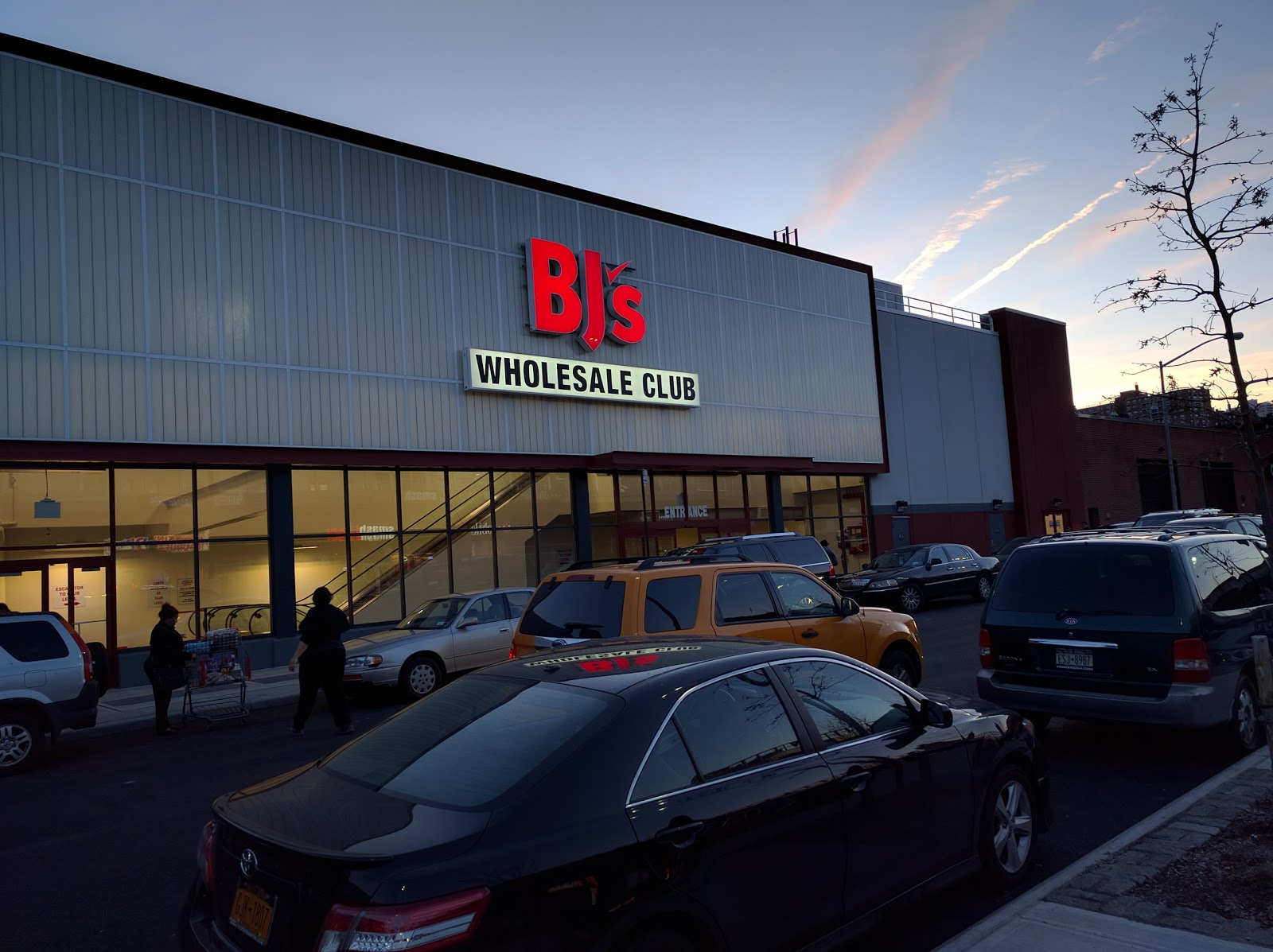 Photo of BJ’s Wholesale Club in Bronx City, New York, United States - 8 Picture of Food, Point of interest, Establishment, Store, Health, Bakery, Liquor store, Electronics store