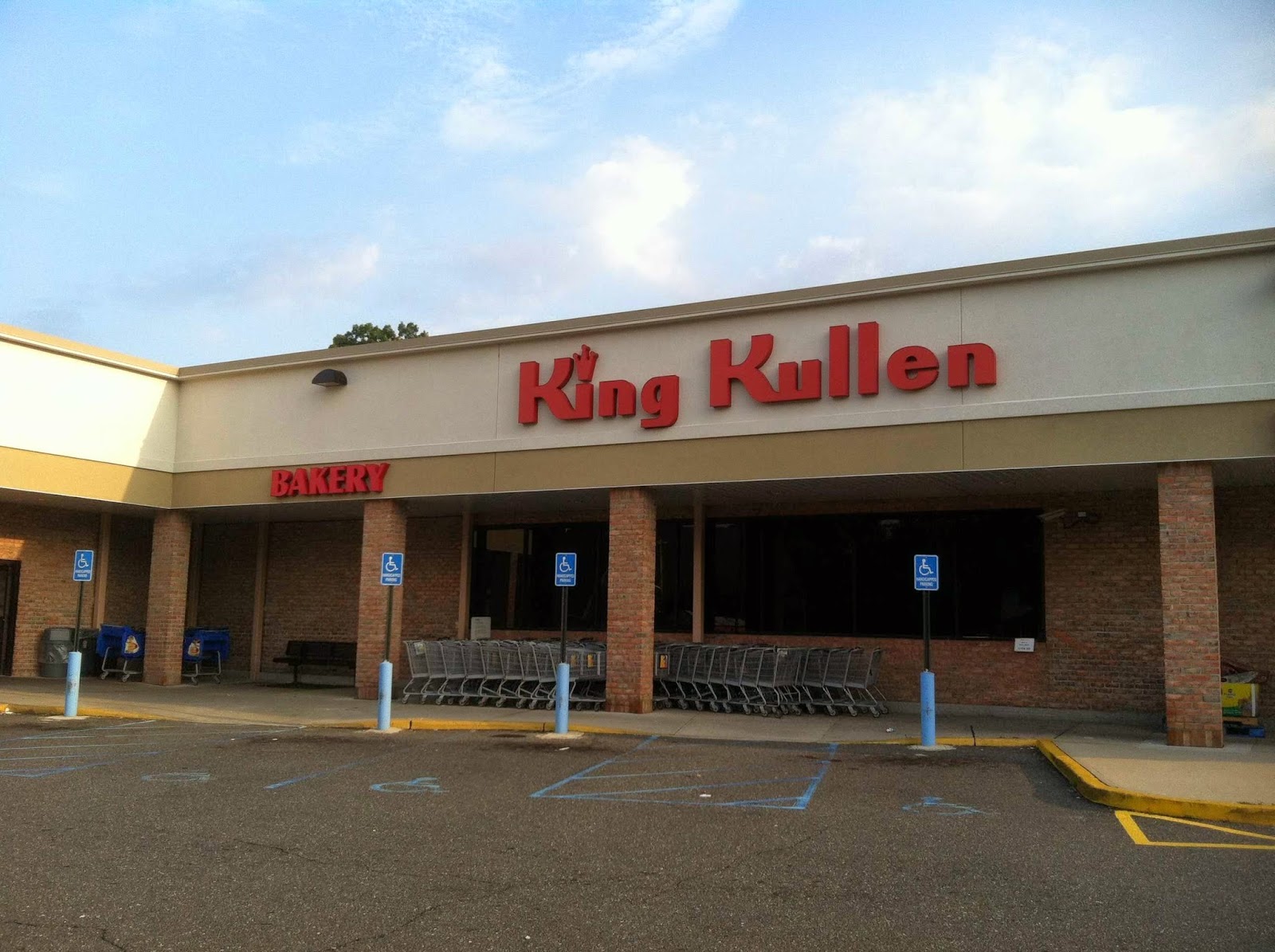 Photo of King Kullen in Glen Cove City, New York, United States - 2 Picture of Food, Point of interest, Establishment, Store, Grocery or supermarket, Bakery