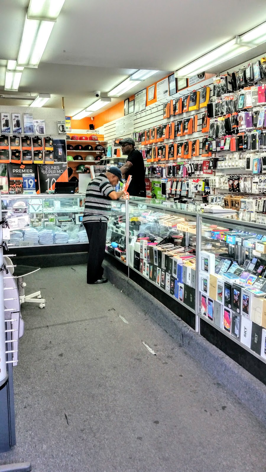 Photo of M T Wireless Plus Inc. in Bronx City, New York, United States - 2 Picture of Point of interest, Establishment, Store