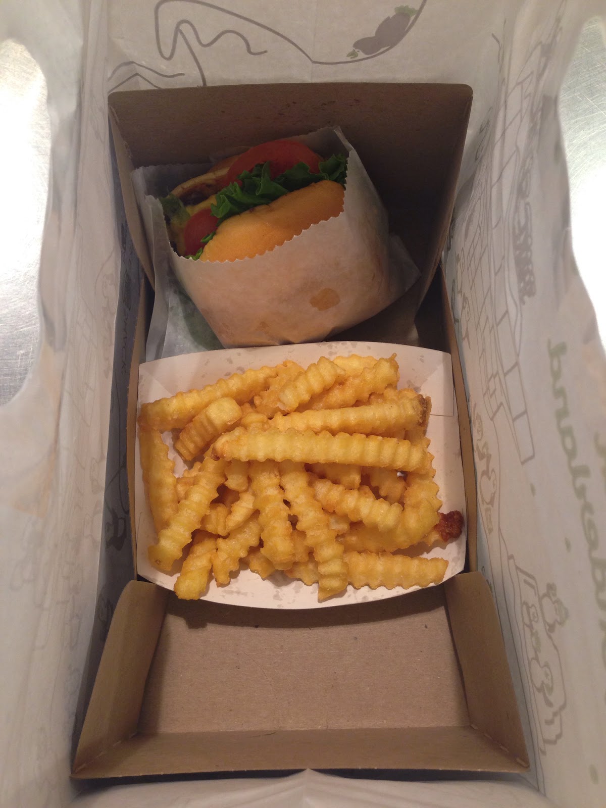 Photo of Shake Shack in Jamaica City, New York, United States - 6 Picture of Restaurant, Food, Point of interest, Establishment, Store, Meal takeaway