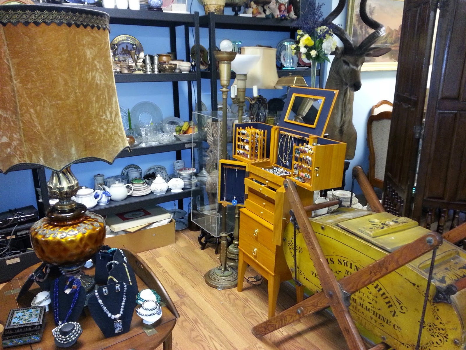 Photo of Antique Raiders Consignment Shop in Staten Island in Staten Island City, New York, United States - 2 Picture of Point of interest, Establishment, Store