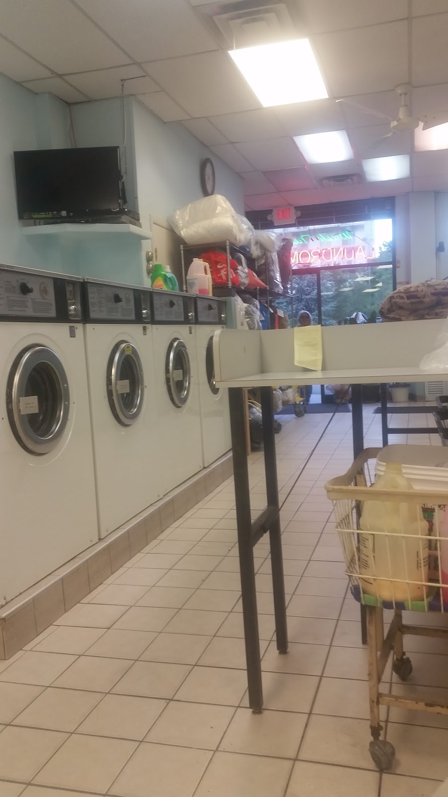 Photo of Wash Tub Laundromat LLC in Edgewater City, New Jersey, United States - 5 Picture of Point of interest, Establishment, Laundry