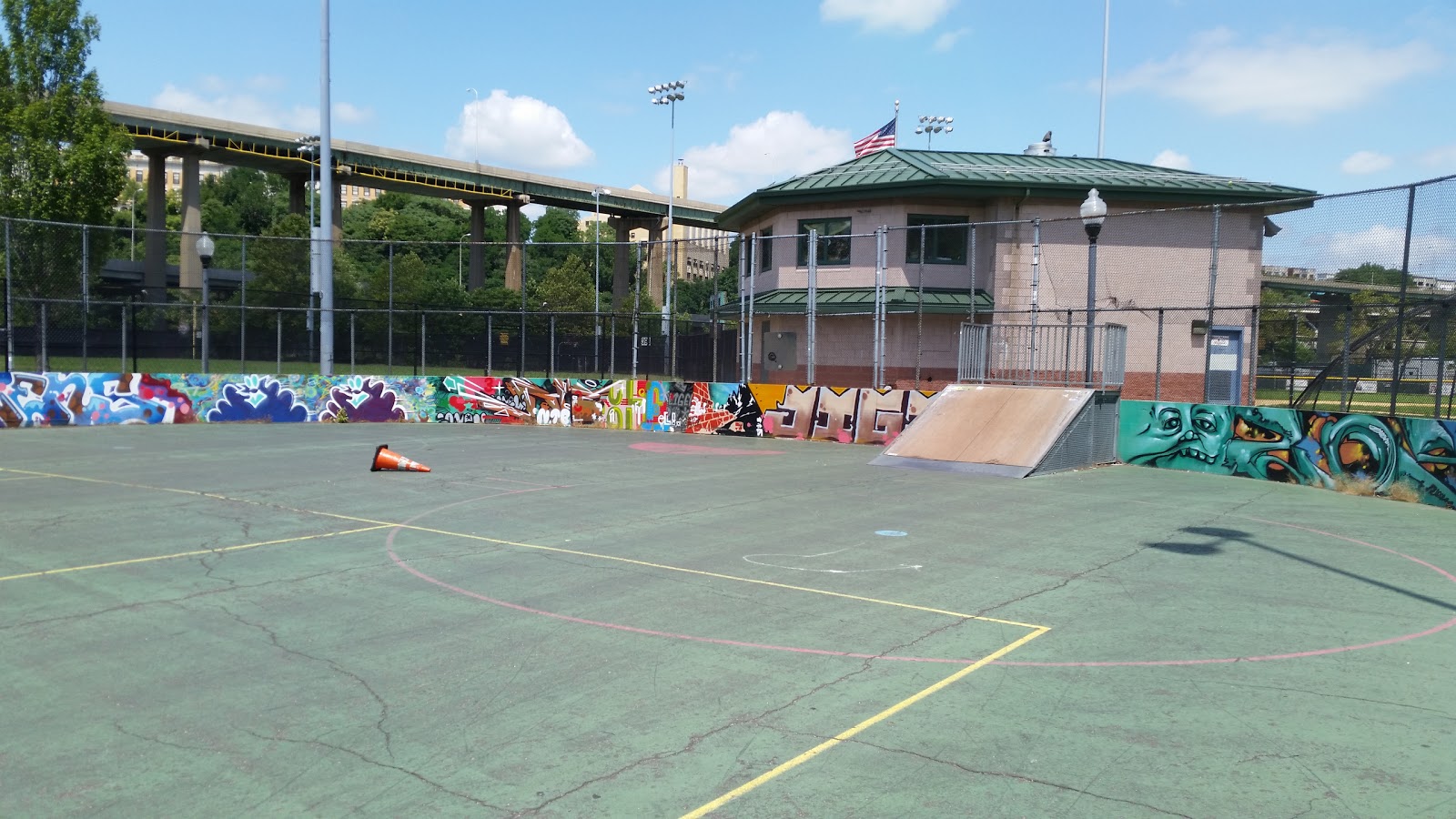 Photo of Hockey Rink Skate Park in Jersey City, New Jersey, United States - 2 Picture of Point of interest, Establishment