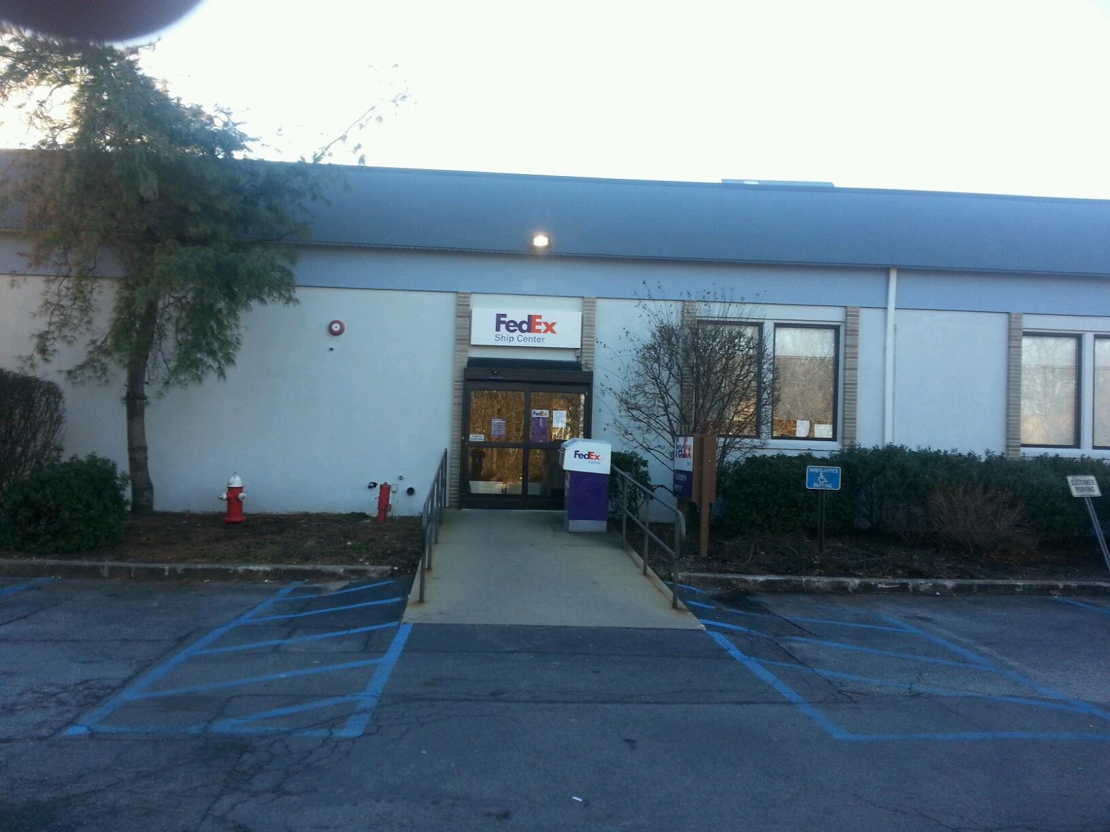 Photo of FedEx Ship Center in Garden City, New York, United States - 1 Picture of Point of interest, Establishment, Store