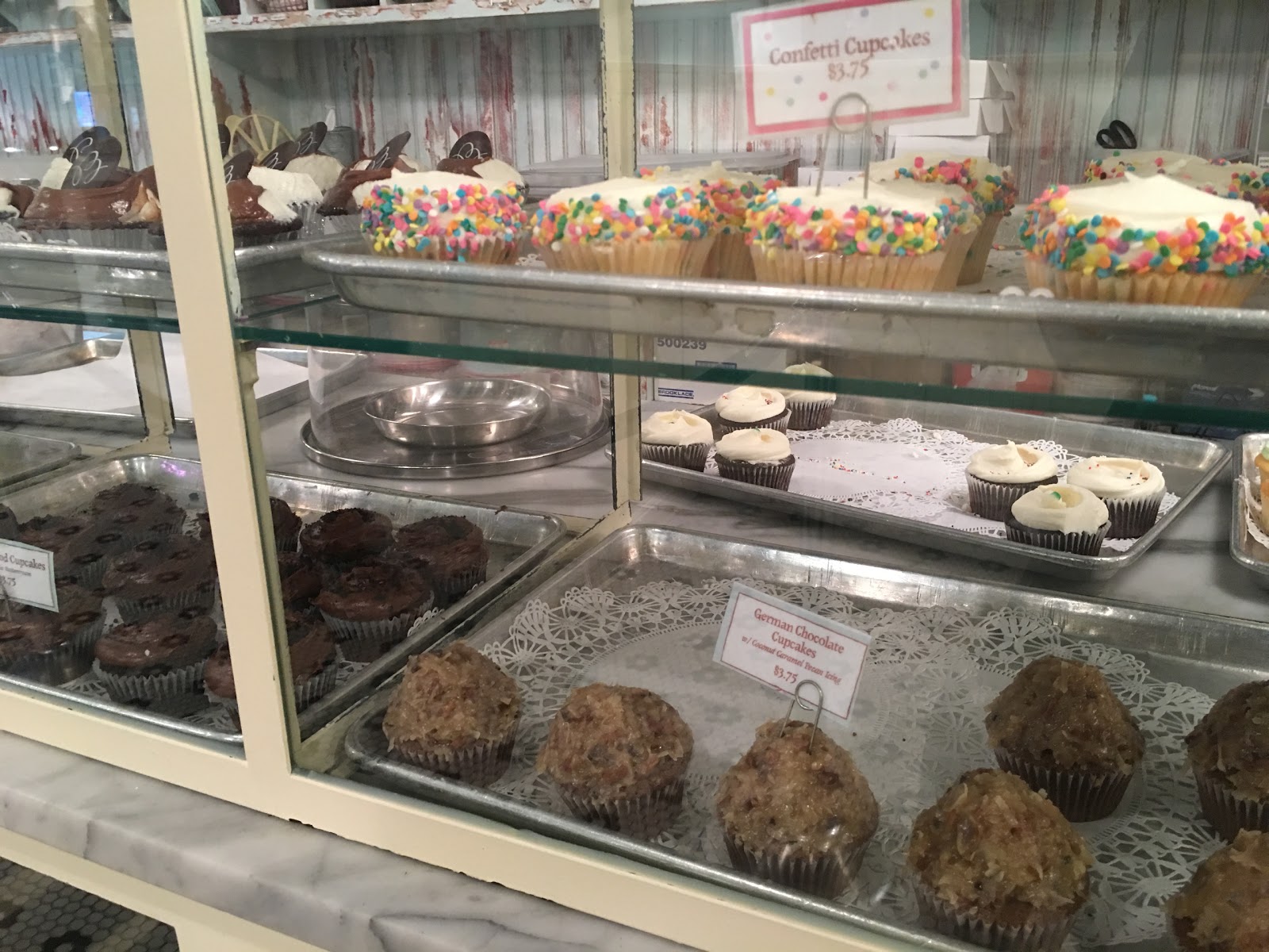 Photo of Magnolia Bakery in New York City, New York, United States - 6 Picture of Food, Point of interest, Establishment, Store, Bakery