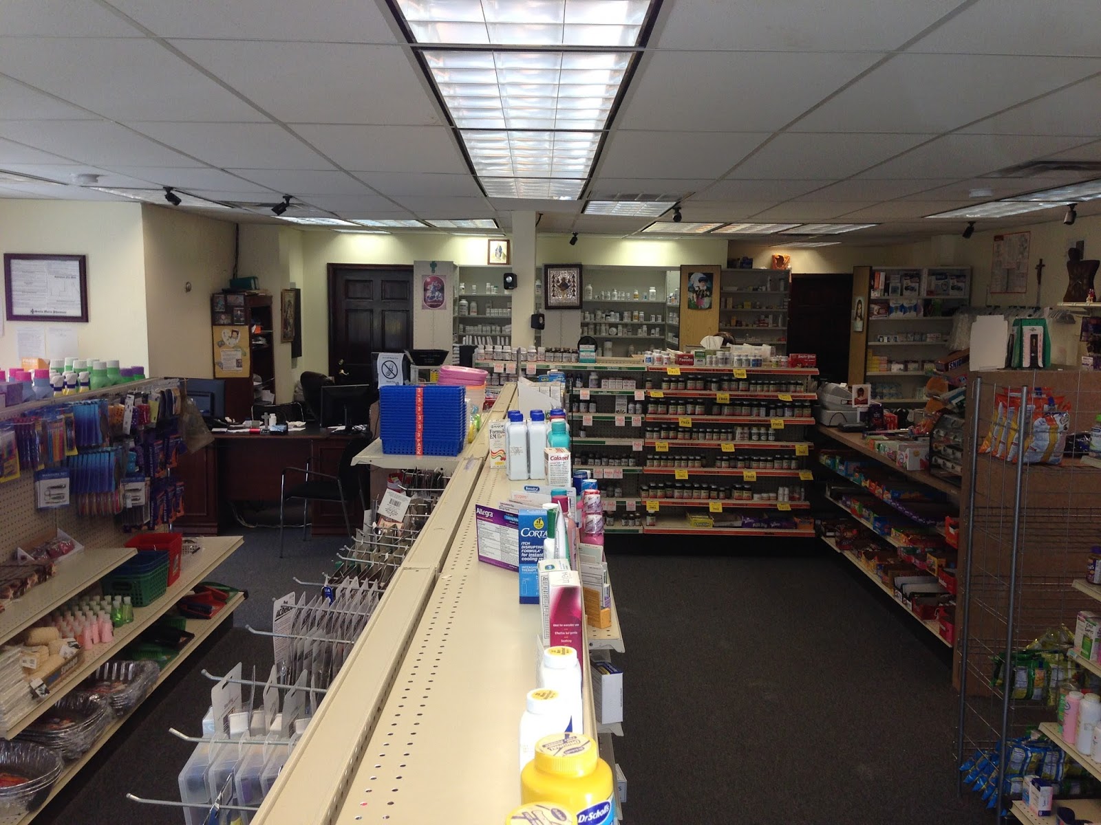 Photo of Santa Maria Pharmacy in Perth Amboy City, New Jersey, United States - 5 Picture of Point of interest, Establishment, Store, Health, Pharmacy