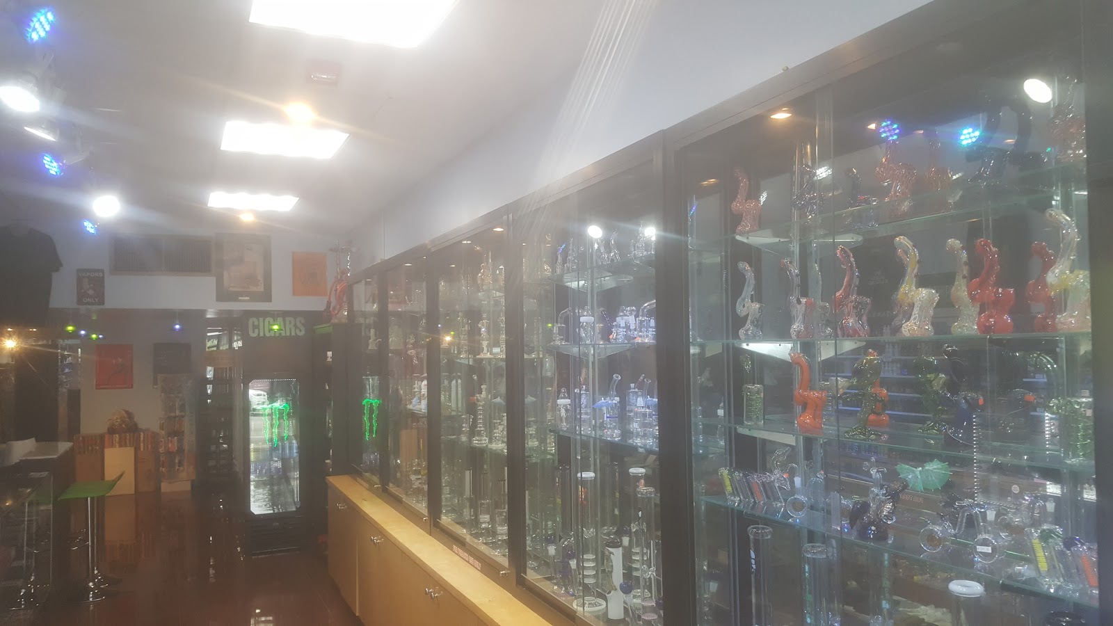 Photo of Smoke shop in Garden City, New York, United States - 3 Picture of Point of interest, Establishment, Store