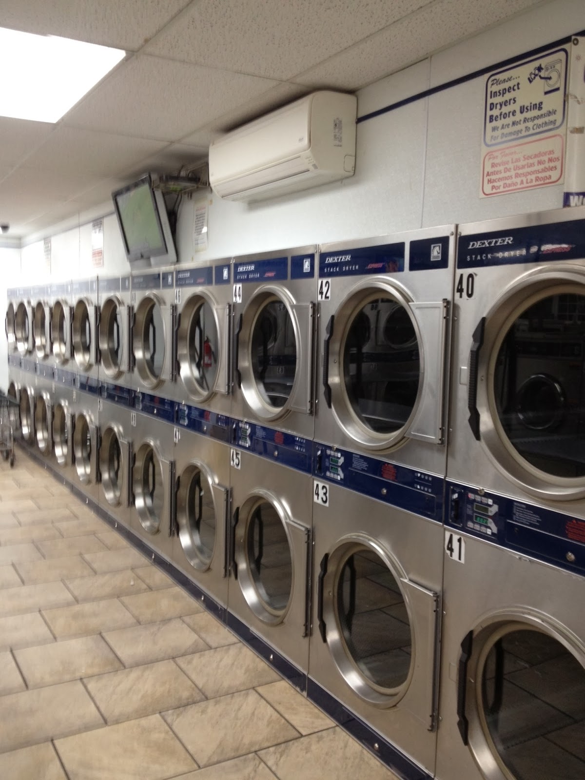 Photo of Casablanca Laundromat in Freeport City, New York, United States - 3 Picture of Point of interest, Establishment, Laundry