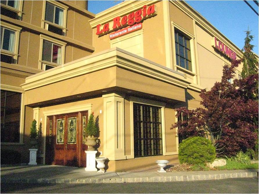 Photo of La Reggia Restaurant & Banquets in Secaucus City, New Jersey, United States - 1 Picture of Restaurant, Food, Point of interest, Establishment, Bar, Night club