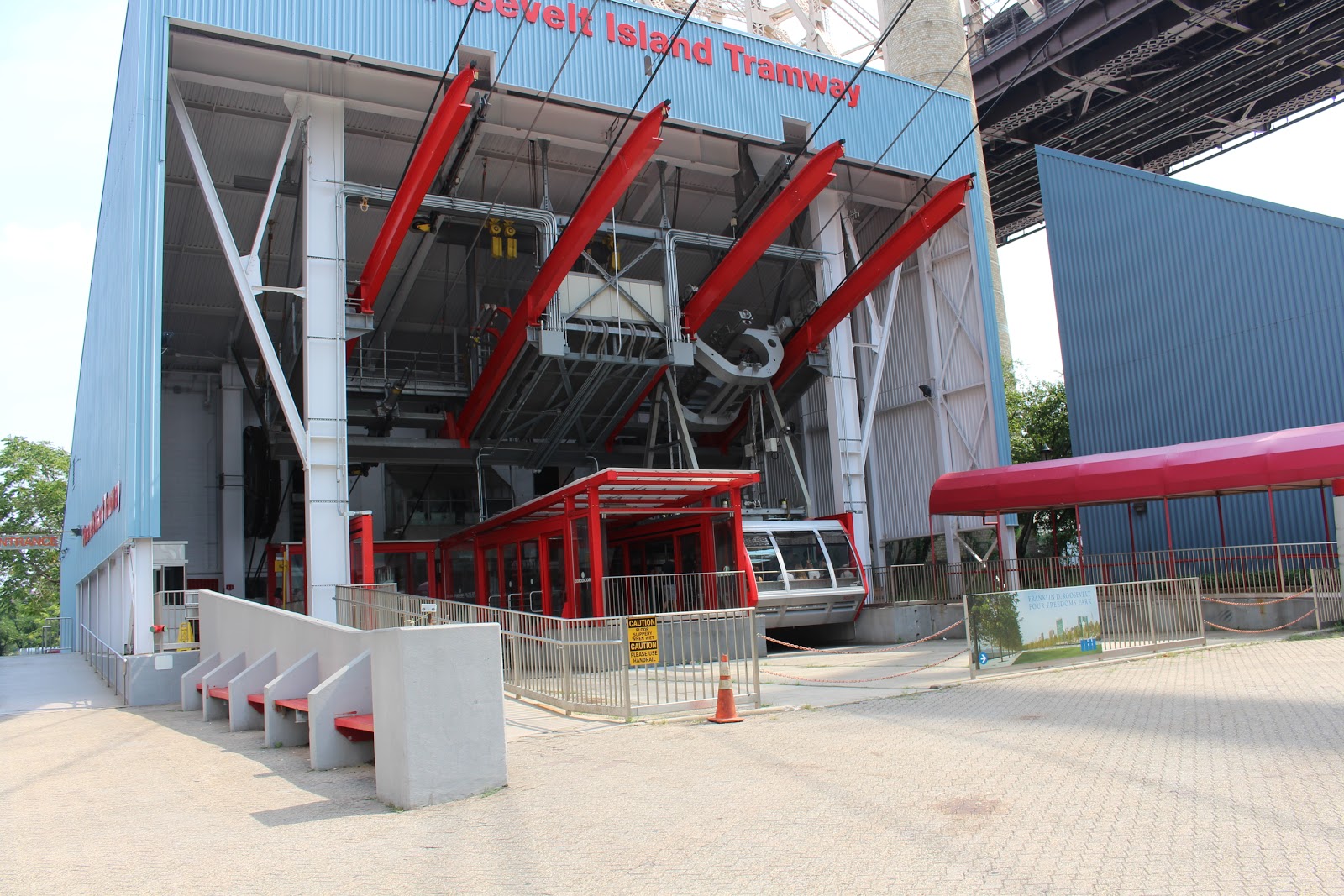 Photo of Roosevelt Island Tram Station in New York City, New York, United States - 3 Picture of Point of interest, Establishment, Transit station