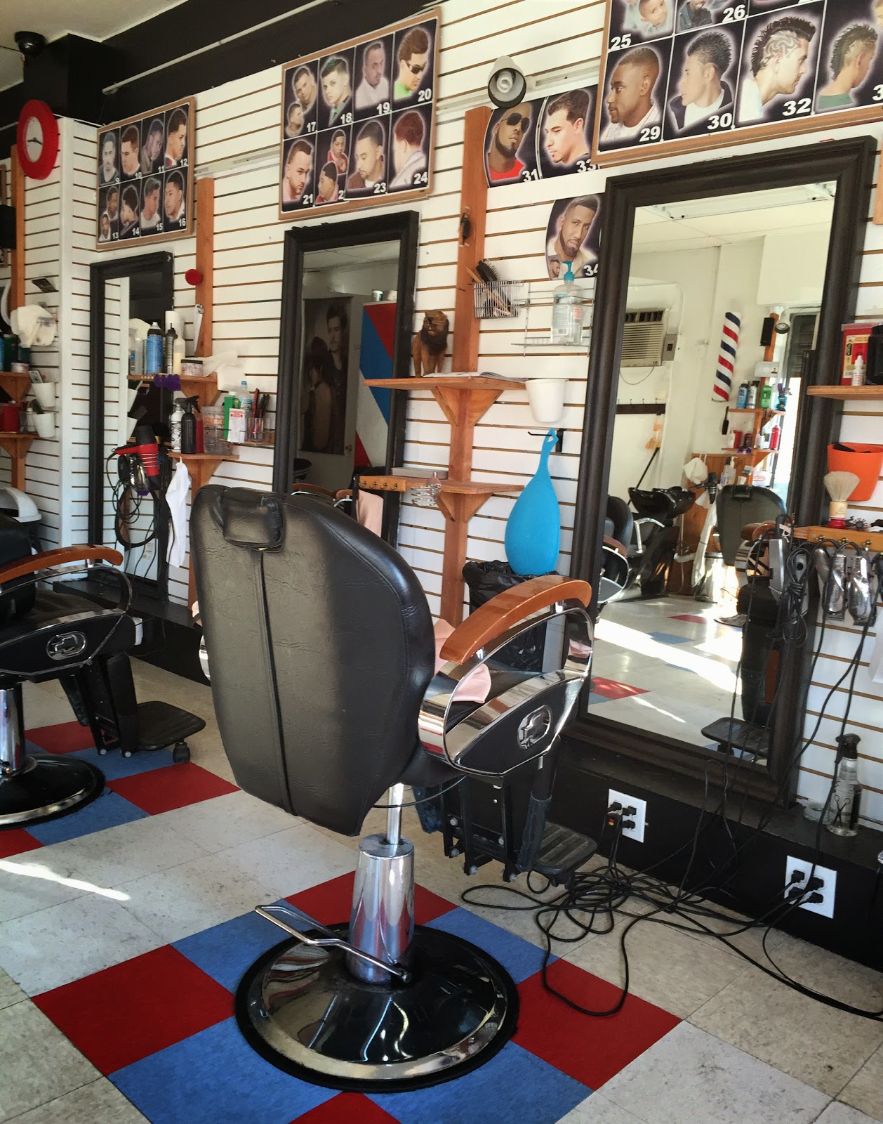 Photo of Juventud Barber Shop Uni. in Queens City, New York, United States - 3 Picture of Point of interest, Establishment, Health, Hair care